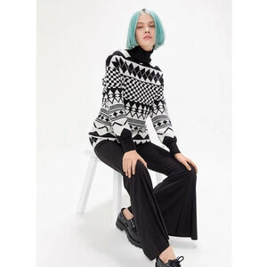 Urban Outfitters Black & Cream Geometric Print Oversized Knit Turtleneck M